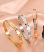 Load image into Gallery viewer, Ayatul Kursi Engraved 18K Gold Plated Bangle